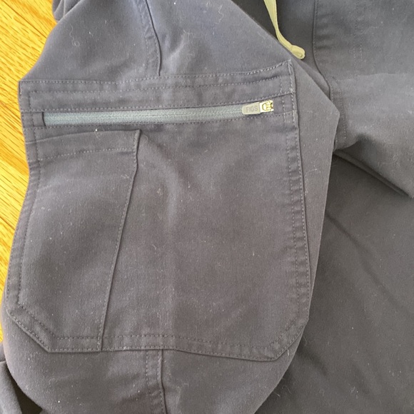 Figs Scrubs Set Navy Catarina One Pocket Top and Yola Scrub Pants Scrub Set XS S - Picture 14 of 15